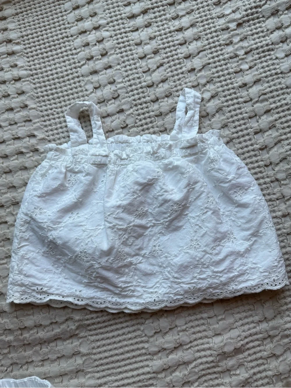 GAP White Eyelet Button-Front Tank & Scalloped Shorts Set